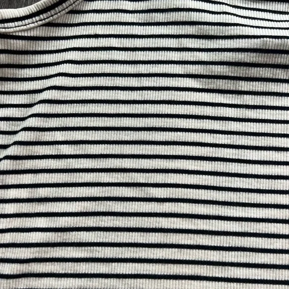 Gaze Cropped Tank Top - Picture 3 of 3